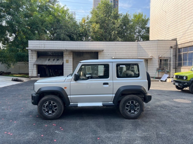 铃木吉姆尼中东版促销26万起 欢迎到店试驾