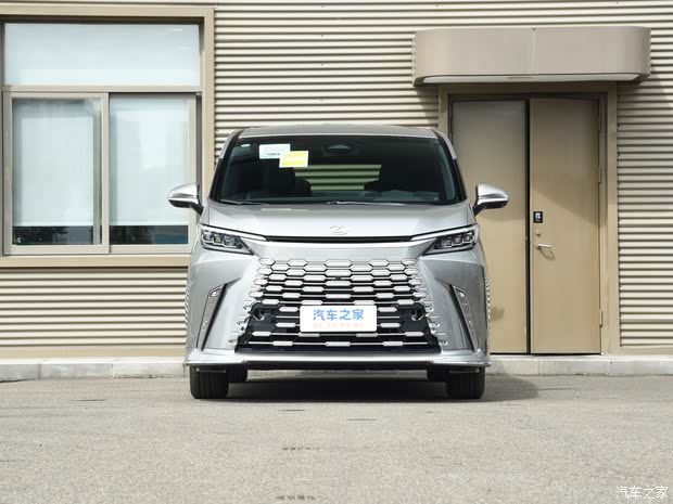 成都雷克萨斯LM欧版新款最新报价145万起 欢迎上门试驾
